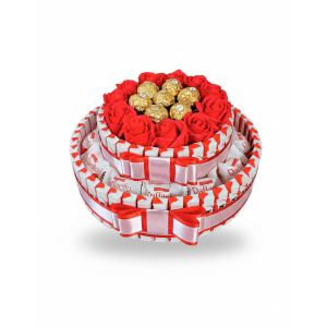Композиція двоярусна із цукерок Kinder, Raffaello та Ferrero Rocher з червоними трояндами 